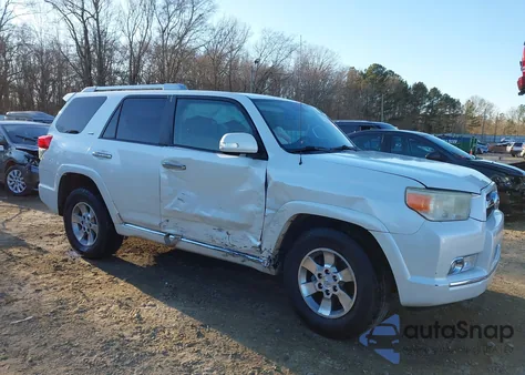 2011 Toyota 4Runner Sr5 V6 z USA, uszkodzony, nr VIN JTEZU5JR2B5016529